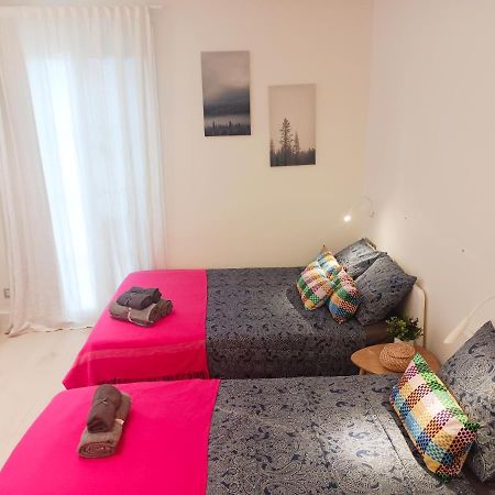 By Plaza Universidad Rooms Барселона Екстериор снимка