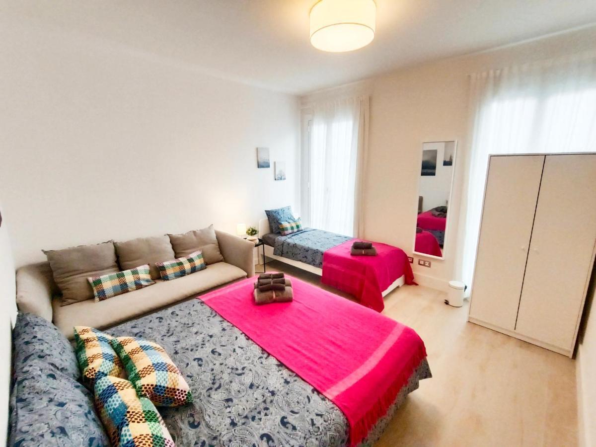 By Plaza Universidad Rooms Барселона Екстериор снимка