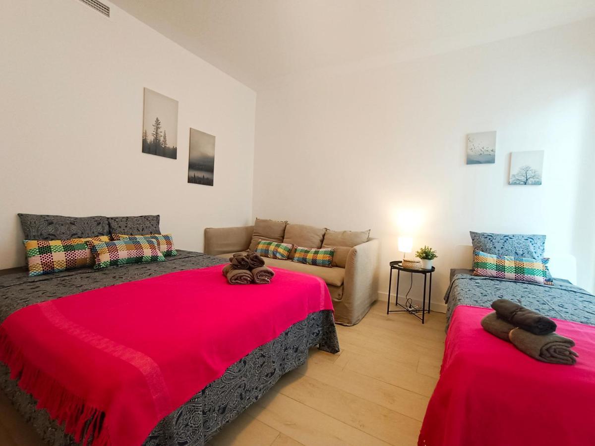 By Plaza Universidad Rooms Барселона Екстериор снимка