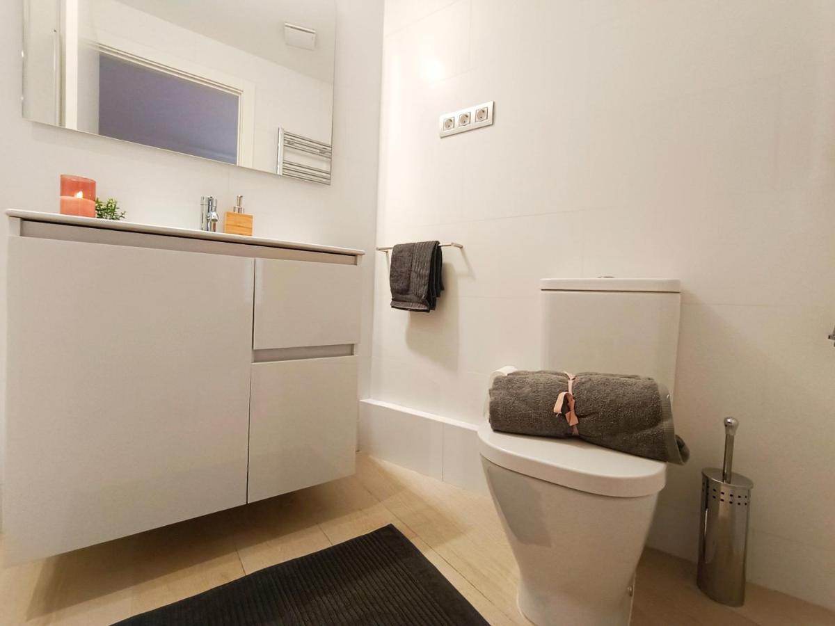 By Plaza Universidad Rooms Барселона Екстериор снимка