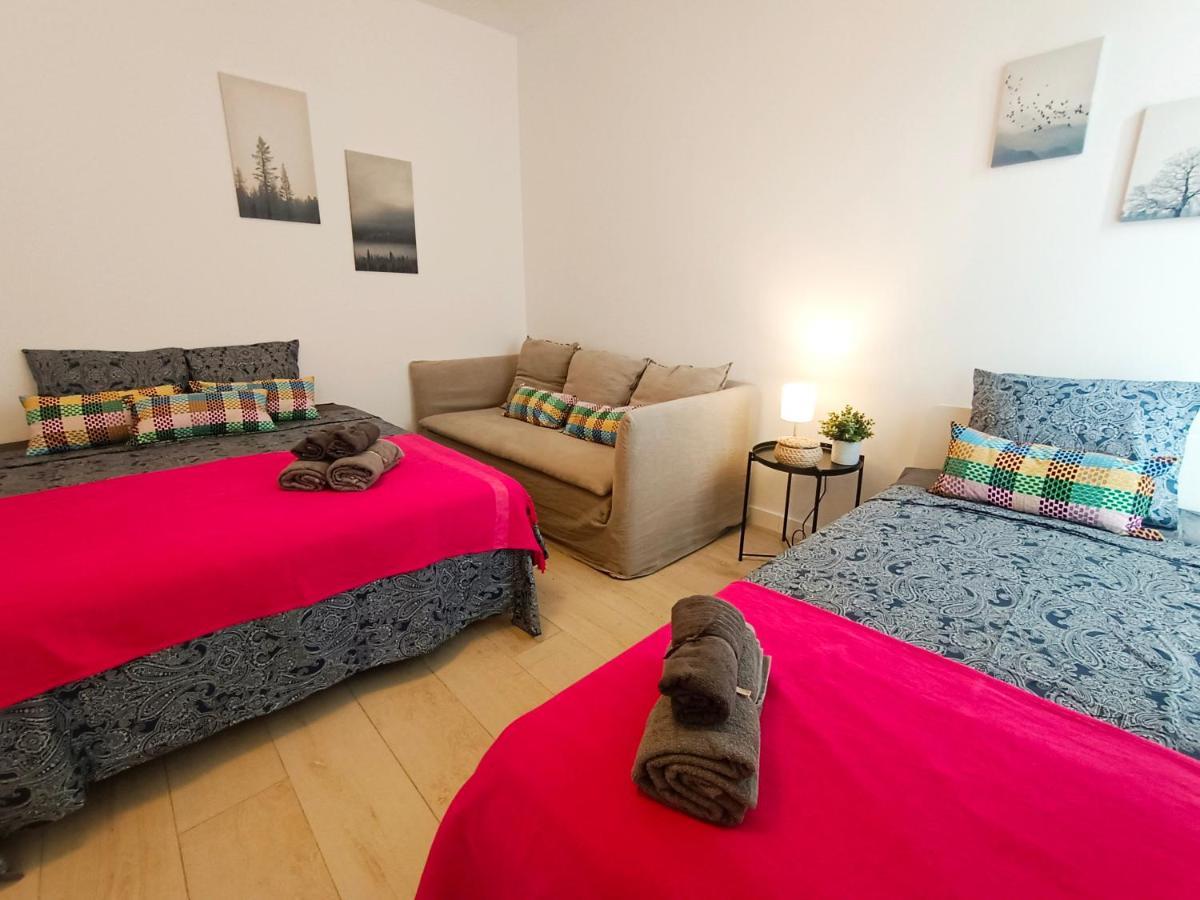 By Plaza Universidad Rooms Барселона Екстериор снимка