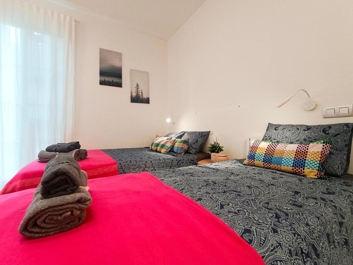 By Plaza Universidad Rooms Барселона Екстериор снимка