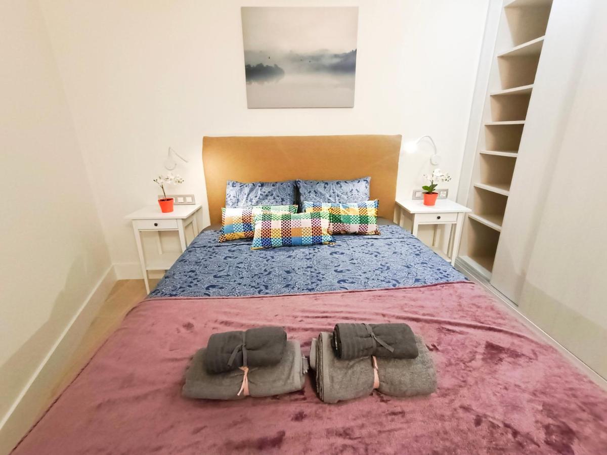 By Plaza Universidad Rooms Барселона Екстериор снимка