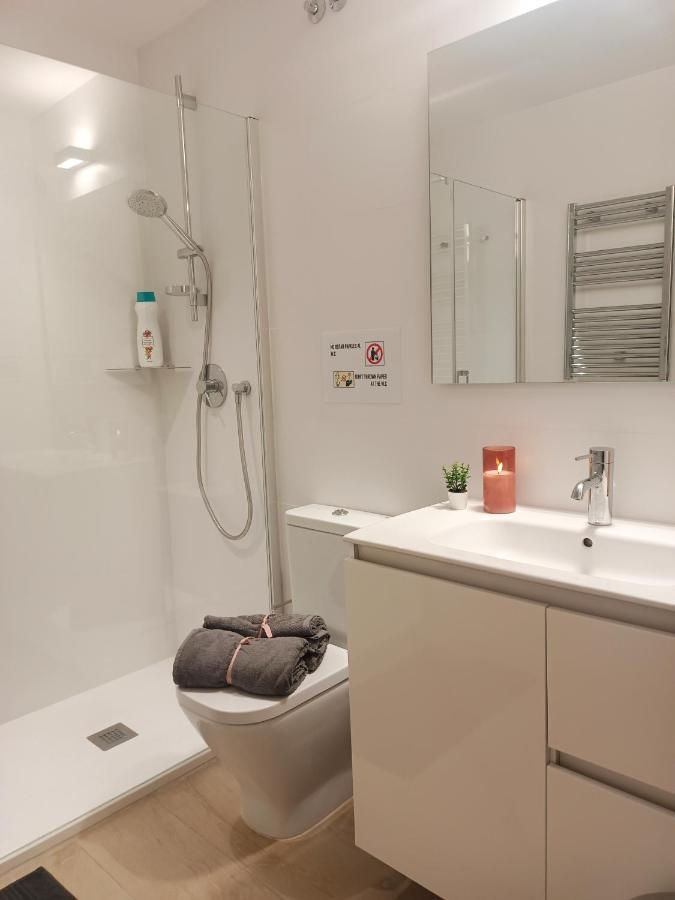 By Plaza Universidad Rooms Барселона Екстериор снимка