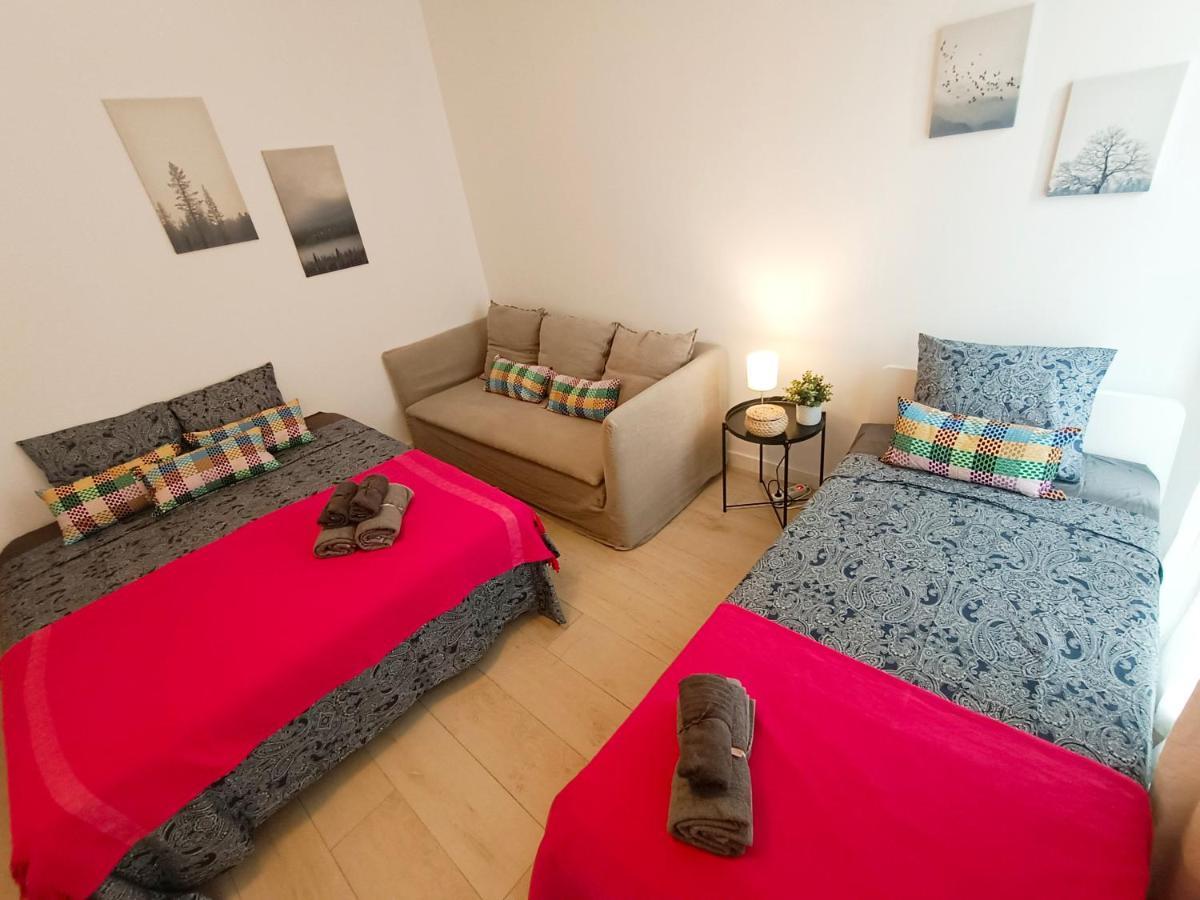By Plaza Universidad Rooms Барселона Екстериор снимка