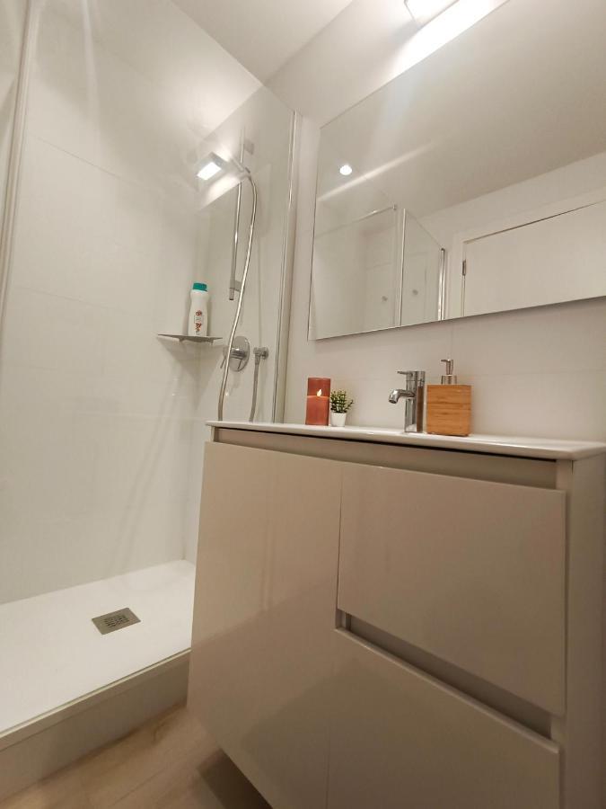 By Plaza Universidad Rooms Барселона Екстериор снимка