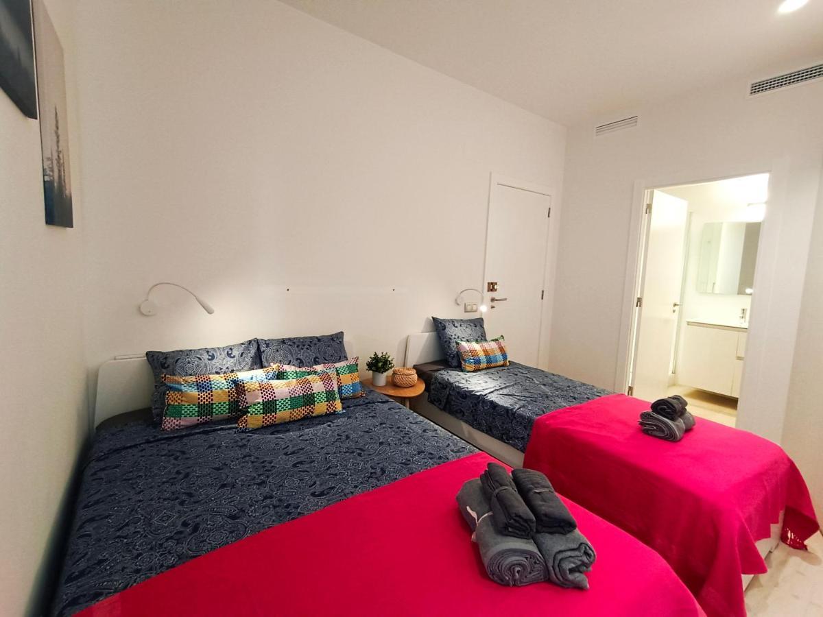 By Plaza Universidad Rooms Барселона Екстериор снимка
