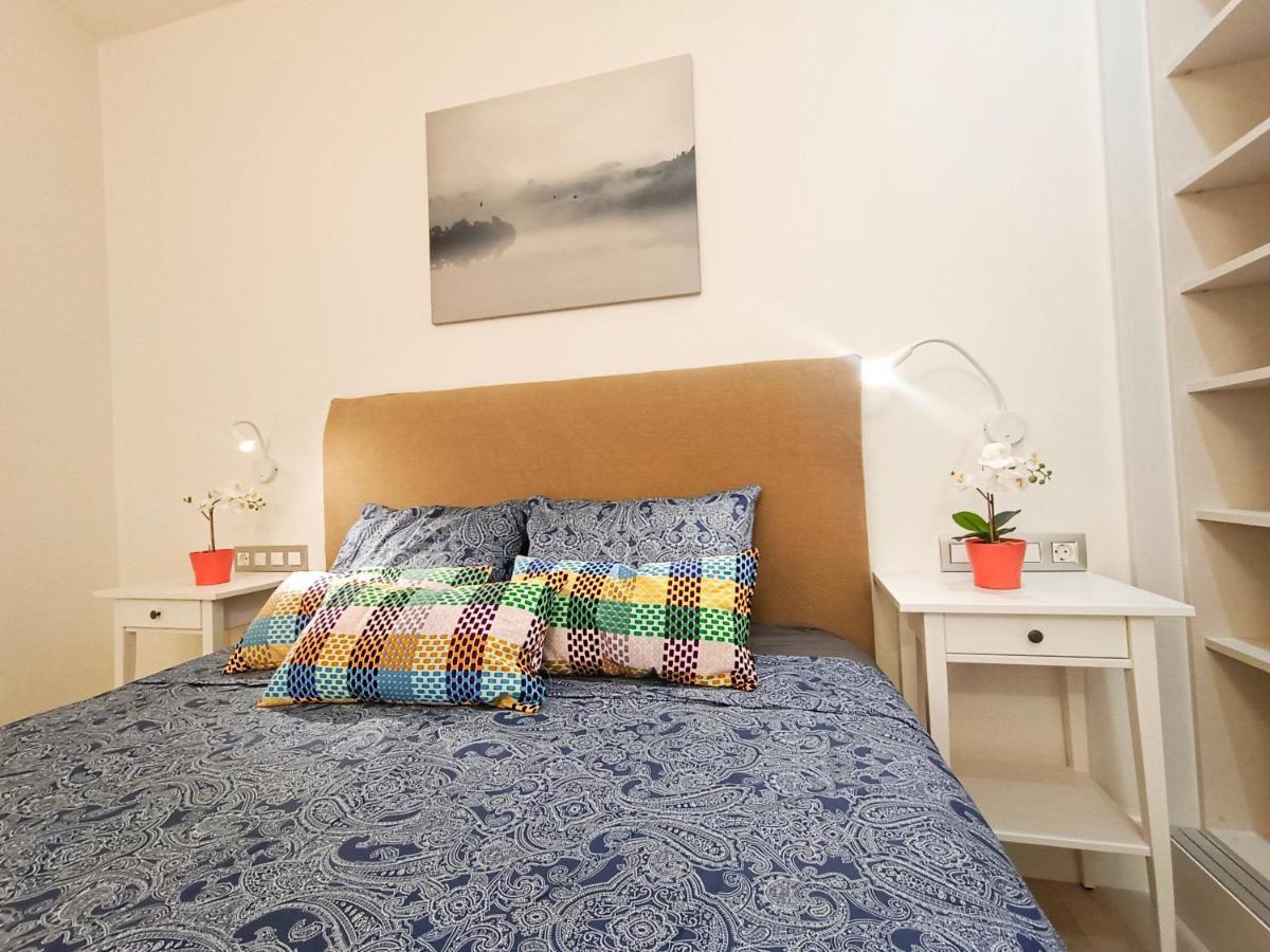 By Plaza Universidad Rooms Барселона Екстериор снимка