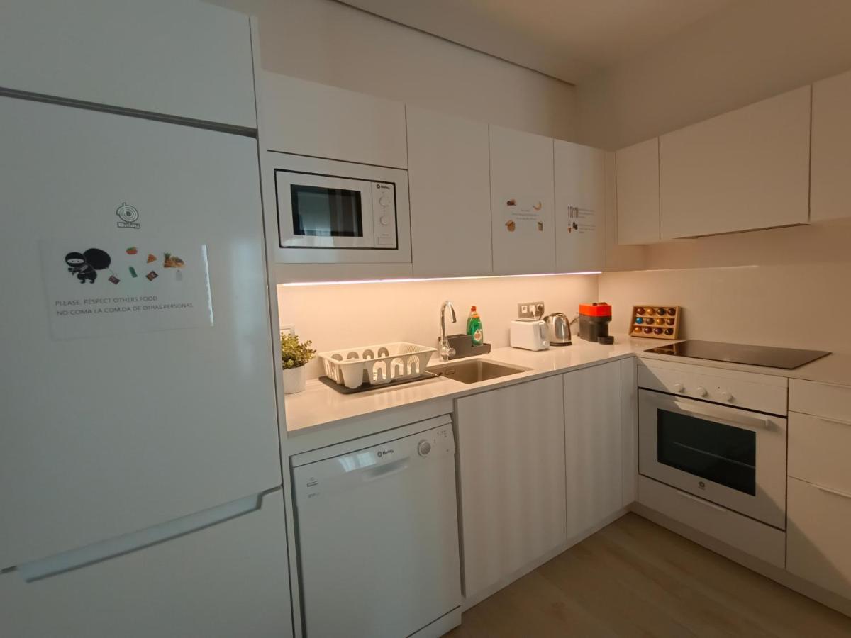 By Plaza Universidad Rooms Барселона Екстериор снимка