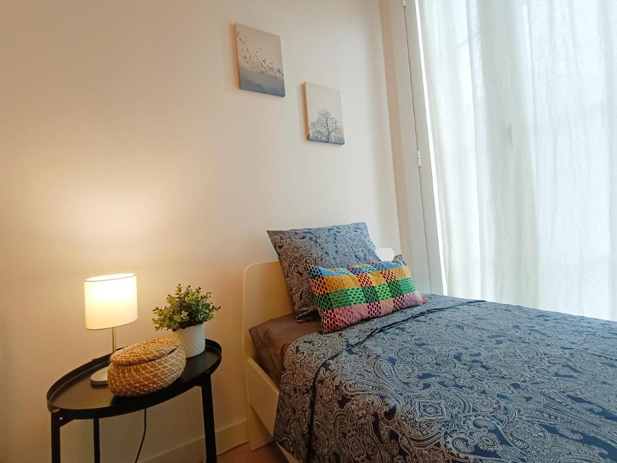 By Plaza Universidad Rooms Барселона Екстериор снимка