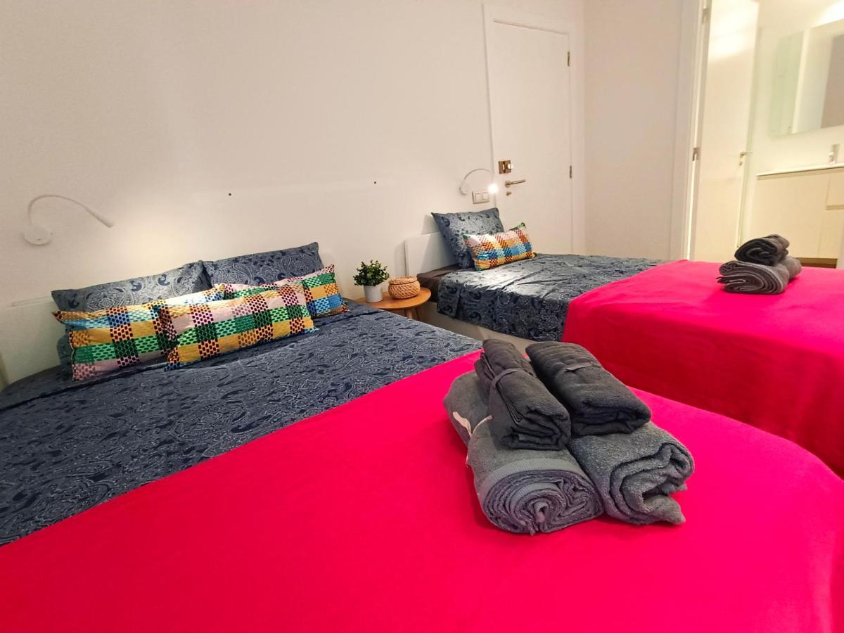 By Plaza Universidad Rooms Барселона Екстериор снимка
