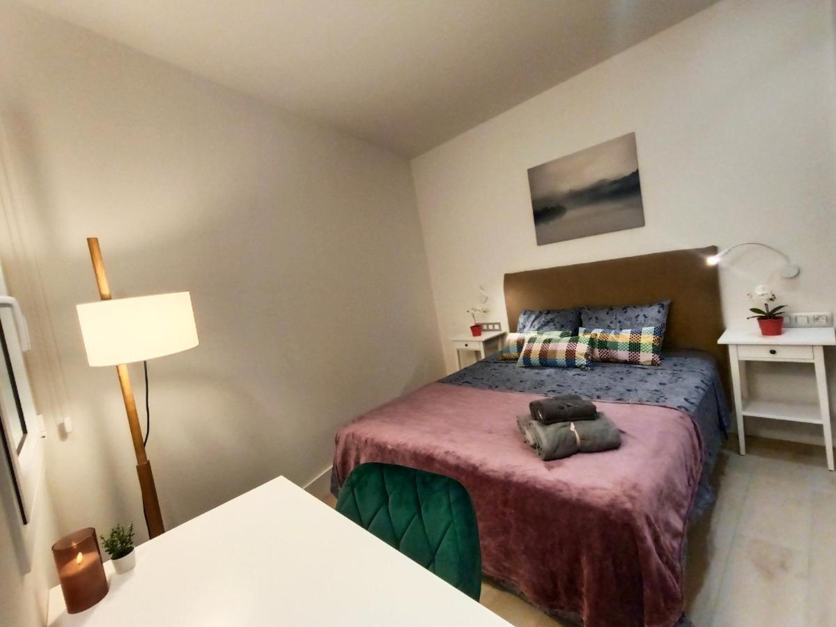 By Plaza Universidad Rooms Барселона Екстериор снимка