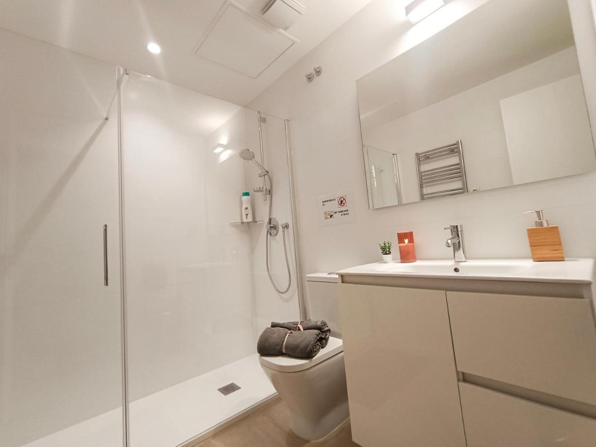 By Plaza Universidad Rooms Барселона Екстериор снимка